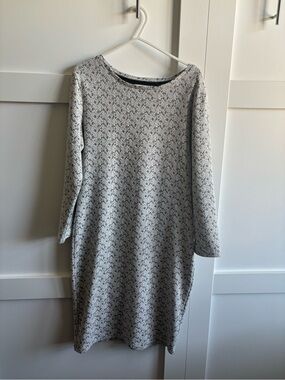 Women's Long Sleeve Knit Dress in Light Gray Pattern